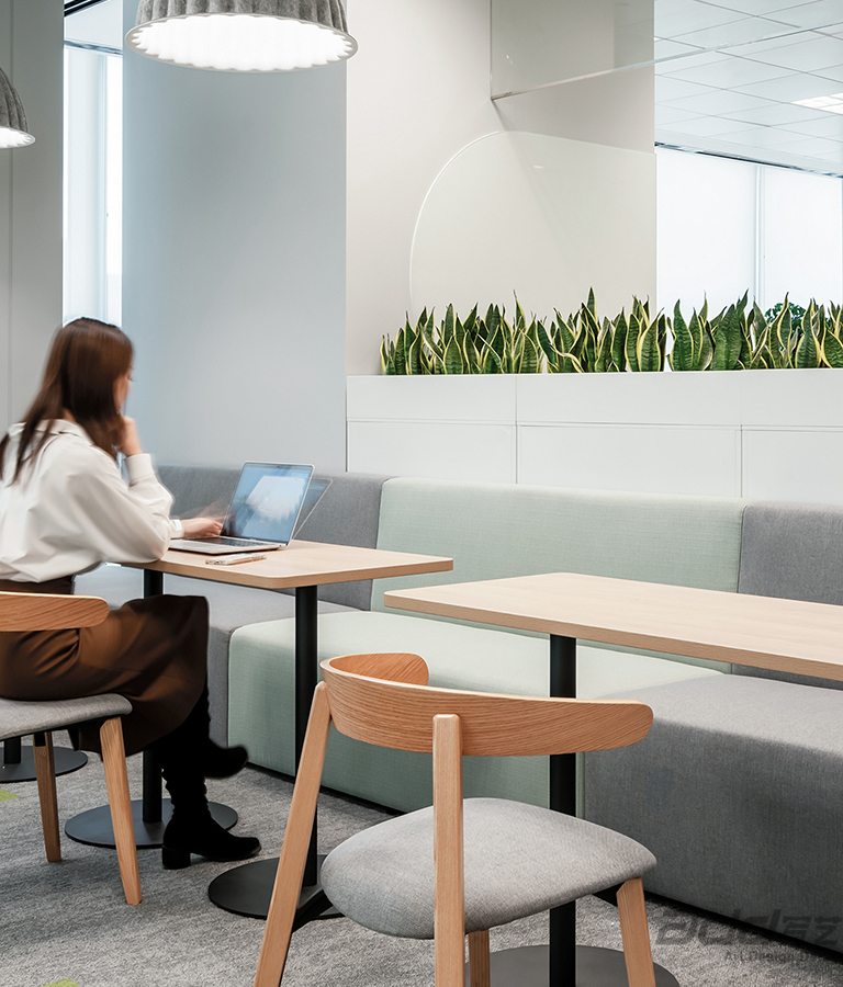 明源雲上海辦(bàn)公(gōng)室設(shè)計(ji)裝(zhuang)修 前(qian)廳等(deng)候-pc